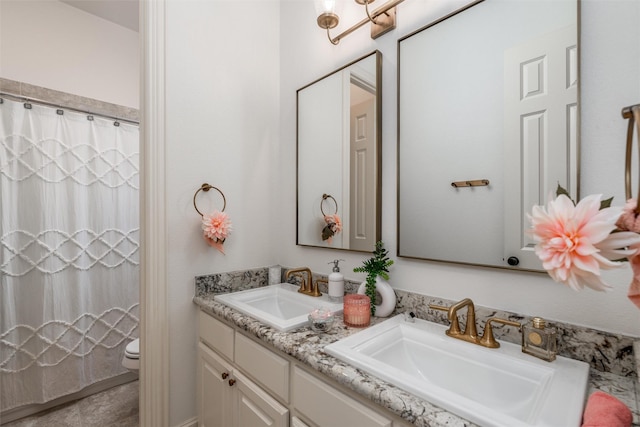 321 Hitch Wagon Dr, Mckinney, TX 75071 - bathroom featuring double vanity, toilet, and curtained shower