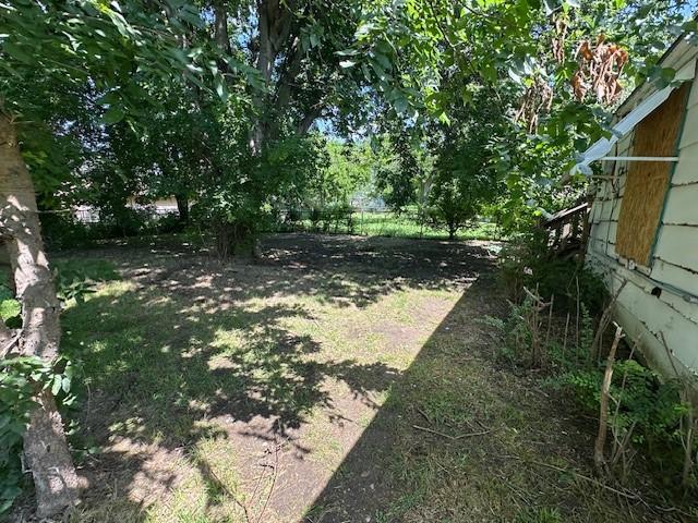 603 SW 15th St, Grand Prairie, TX 75051 - view of yard