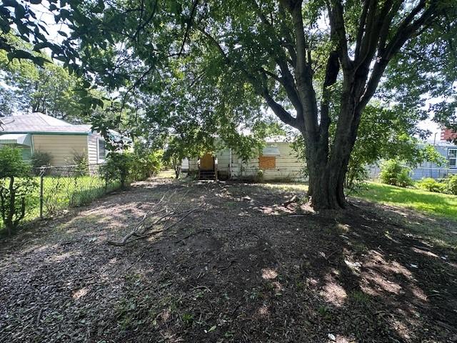 603 SW 15th St, Grand Prairie, TX 75051 - view of yard