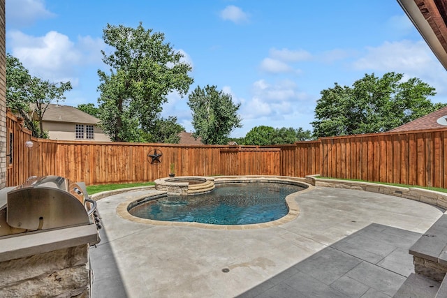 9117 Roundbluff Rd, Plano, TX 75025 - view of swimming pool with a fenced backyard, a patio area, and a pool with connected hot tub