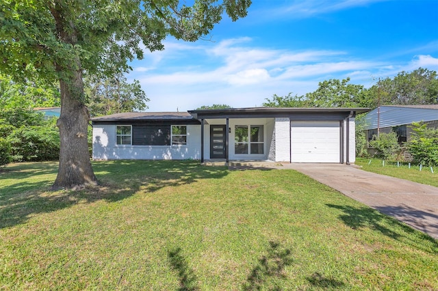 4423 Harvey Dr, Mesquite, TX 75150 - view of front of house featuring driveway, a garage, and a front lawn