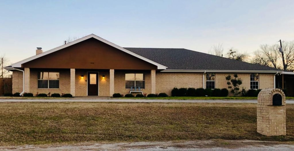 1610 W Main St, Eastland, TX 76448 - single story home with covered porch and a front lawn