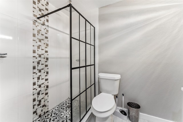 420 Shady Oaks Ln, Paris, TX 75460 - full bath featuring a shower stall and toilet
