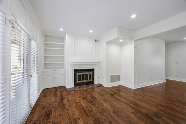 5105 Vandelia St, Dallas, TX 75235 - unfurnished living room with plenty of natural light, wood finished floors, baseboards, a glass covered fireplace, and recessed lighting