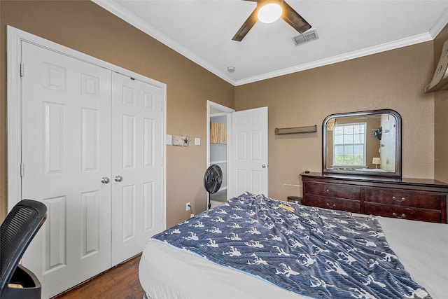 209 Keswick Dr, Hewitt, TX 76643 - bedroom featuring crown molding, a closet, a ceiling fan, and dark wood-type flooring