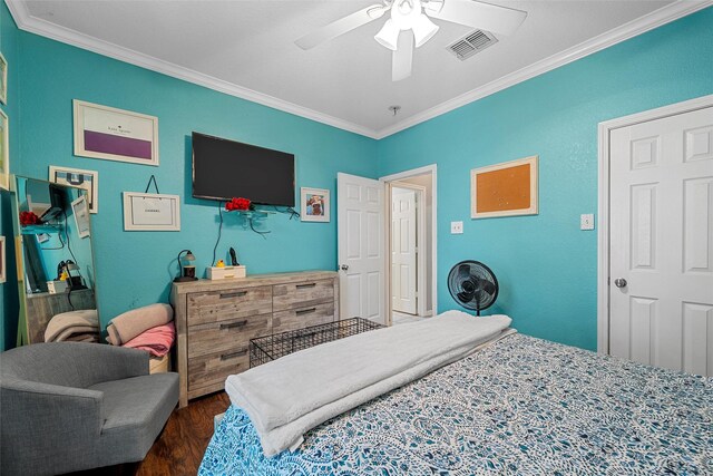 209 Keswick Dr, Hewitt, TX 76643 - bedroom with crown molding, dark wood-style flooring, and ceiling fan