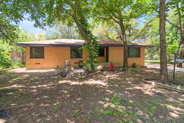 1006 Tower Dr, Cedar Hill, TX 75104 - ranch-style home with crawl space and brick siding