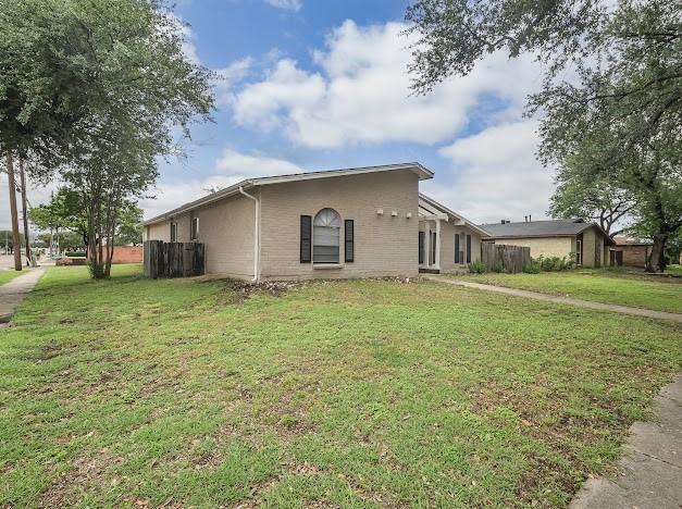 1901 Castille Dr, Carrollton, TX 75007 - view of side of home