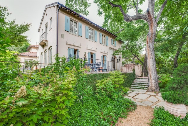 4107 Turtle Creek Blvd, Dallas, TX 75219 - rear view of property with stucco siding