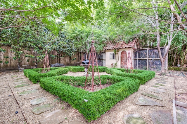 4107 Turtle Creek Blvd, Dallas, TX 75219 - view of yard featuring an outbuilding