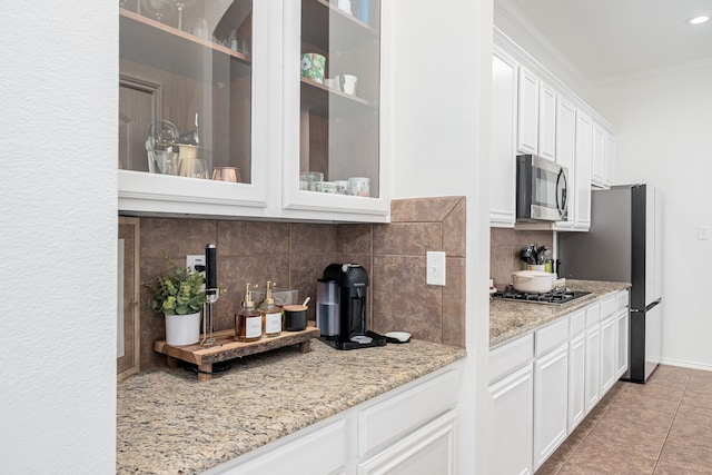 3159 Market Center Dr, Rockwall, TX 75032 - kitchen featuring stainless steel appliances, backsplash, white cabinetry, glass insert cabinets, and crown molding