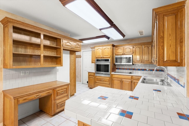 410 Etheridge Rd, Canton, TX 75103 - kitchen with a sink, stainless steel appliances, backsplash, and a peninsula