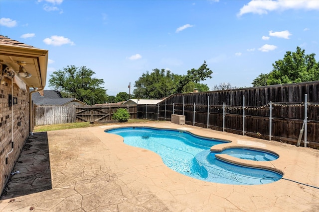 410 Etheridge Rd, Canton, TX 75103 - view of swimming pool with a patio, a fenced backyard, and a pool with connected hot tub