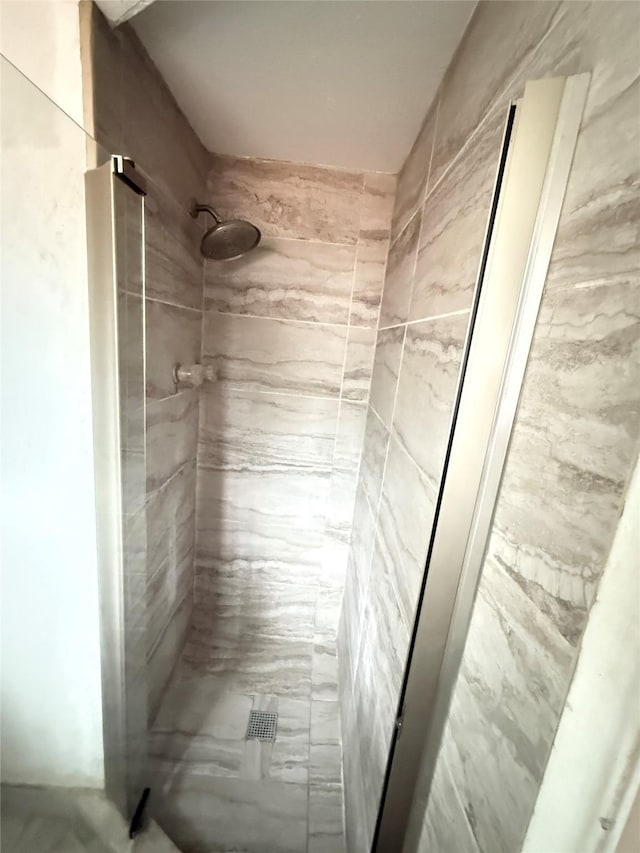 3106 Marydale Rd, Garland, TX 75041 - bathroom featuring tiled shower