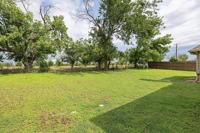 7017 Westover Dr, Granbury, TX 76049 - view of yard