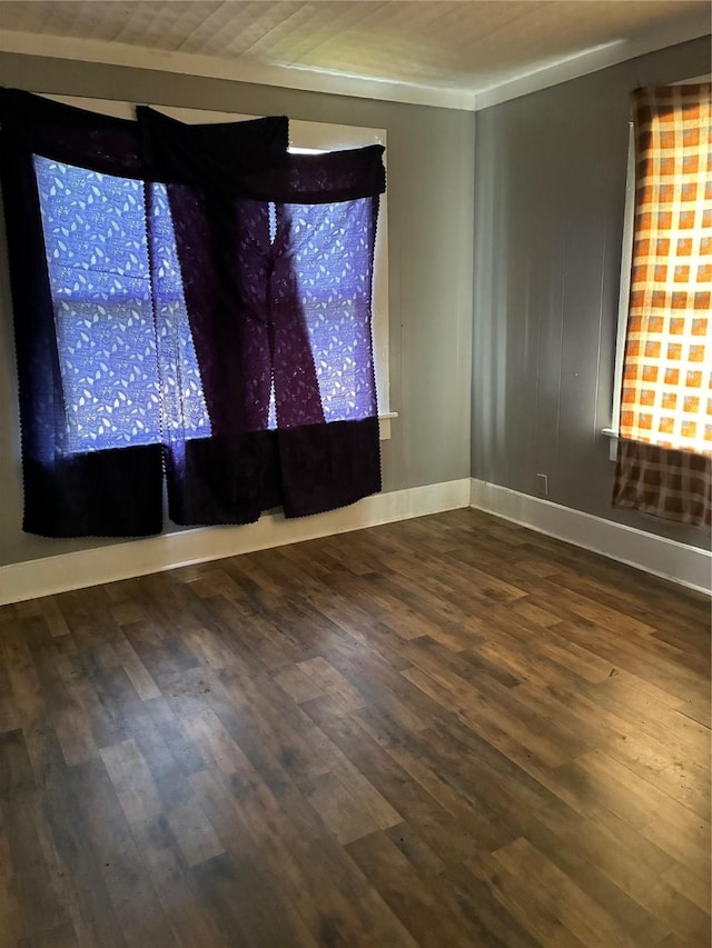 3014 Desoto St, Shreveport, LA 71109 - unfurnished room with wood finished floors and baseboards