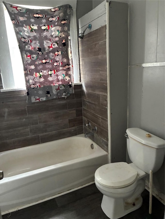 3014 Desoto St, Shreveport, LA 71109 - bathroom with toilet and tub / shower combination