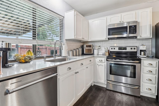 3713 Fairfield Dr, Carrollton, TX 75007 - kitchen with stainless steel appliances, a sink, dark wood-type flooring, and light countertops