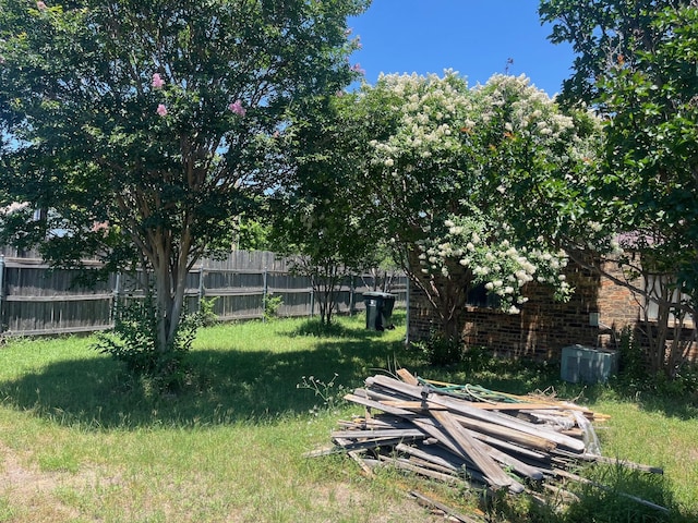2718 Holy Cross, Garland, TX 75044 - view of yard