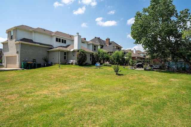 1124 Wishing Well Ct, Cedar Hill, TX 75104 - view of green lawn with a garage and a residential view
