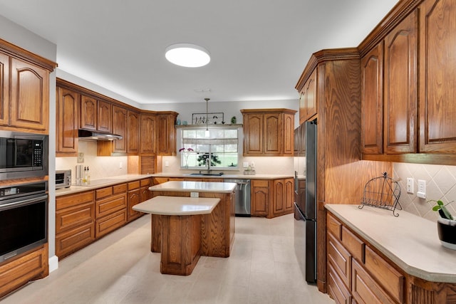 5 Remington Ct, Red Oak, TX 75154 - kitchen with black appliances, decorative backsplash, a sink, and a center island
