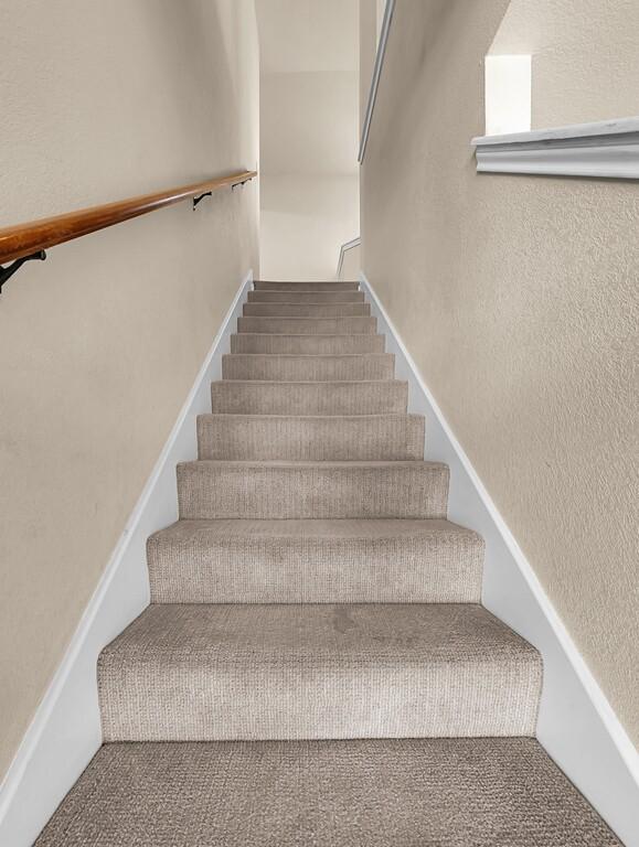 6608 Costa Dr, Waco, TX 76712 - view of stairs