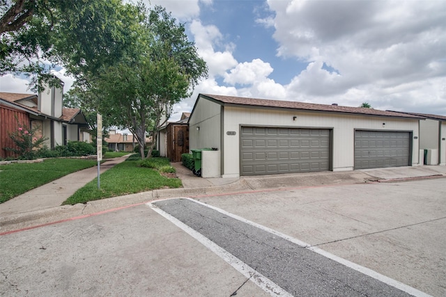 1916 Cobblestone Ln, Garland, TX 75042 - view of garage
