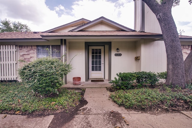 1916 Cobblestone Ln, Garland, TX 75042 - entrance to property featuring a shingled roof