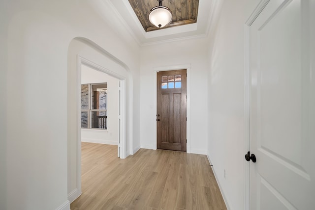 411 Solo Ridge Dr, Waxahachie, TX 75167 - foyer with light wood-type flooring, crown molding, and a raised ceiling