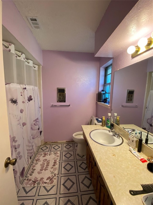 1203 Springbrook Cir, Desoto, TX 75115 - full bathroom featuring vanity, toilet, a textured ceiling, a wall mounted air conditioner, and a shower with curtain