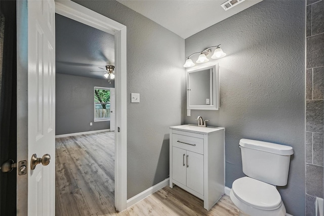 906 S Willow St, Sherman, TX 75090 - bathroom featuring wood finished floors, vanity, and ceiling fan
