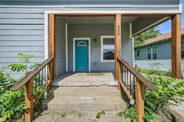 906 S Willow St, Sherman, TX 75090 - view of exterior entry with a porch