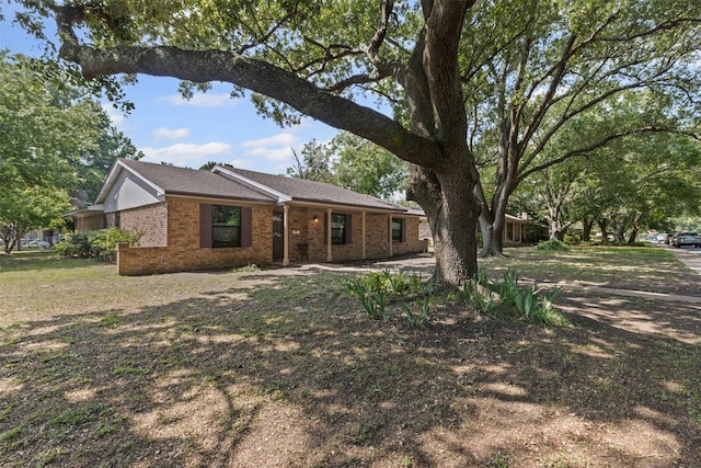 103 Auburn St, Waxahachie, TX 75165 - ranch-style home with brick siding