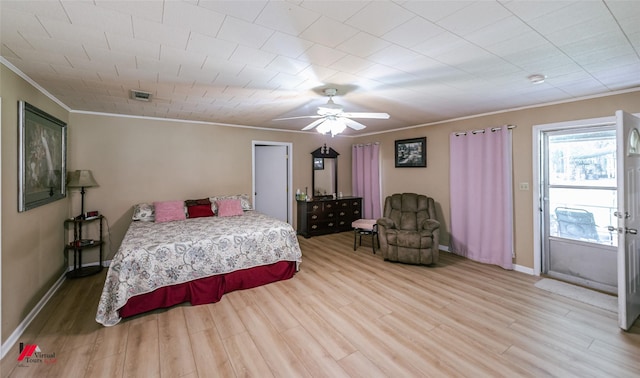 255 Barry Rd, Logansport, LA 71049 - bedroom with crown molding, light wood finished floors, baseboards, and a ceiling fan