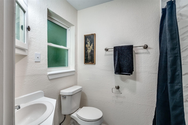 7612 Oxley Dr, Richland Hills, TX 76118 - bathroom with toilet, a sink, a shower with shower curtain, and a textured wall