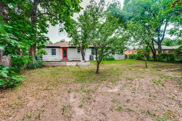7612 Oxley Dr, Richland Hills, TX 76118 - view of green lawn with cooling unit and entry steps
