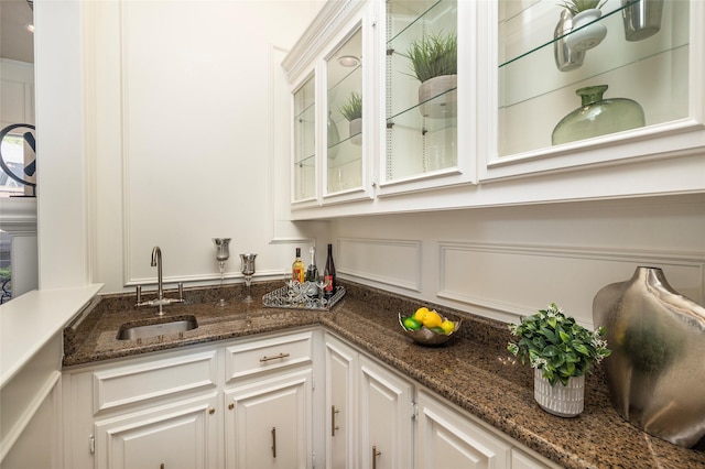 5115 Oak Tree Cir, Dallas, TX 75287 - indoor wet bar with a decorative wall