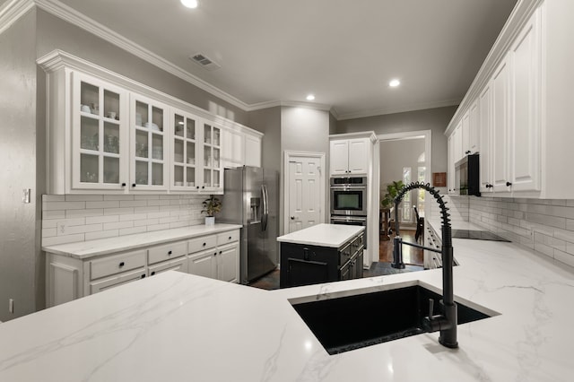 840 Falcon Ln, Coppell, TX 75019 - kitchen with appliances with stainless steel finishes, a sink, white cabinets, decorative backsplash, and recessed lighting