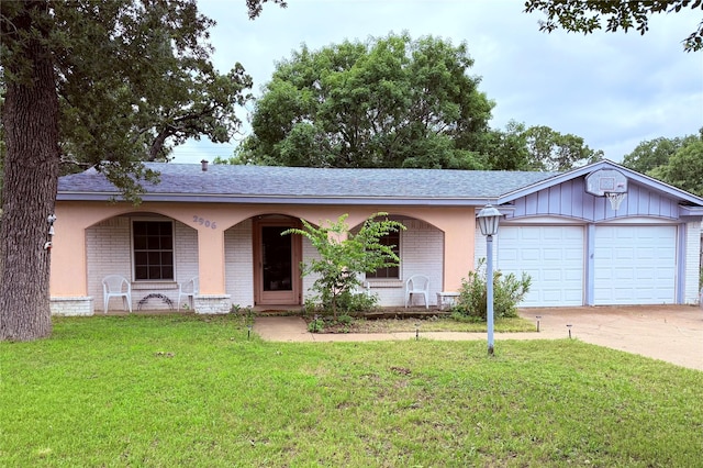 2906 SE 6th St, Mineral Wells, TX 76067 - ranch-style house featuring a porch, concrete driveway, and brick siding