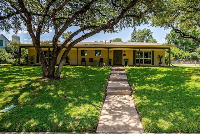 4408 Hildring Dr E, Fort Worth, TX 76109 - ranch-style home featuring a front lawn and brick siding