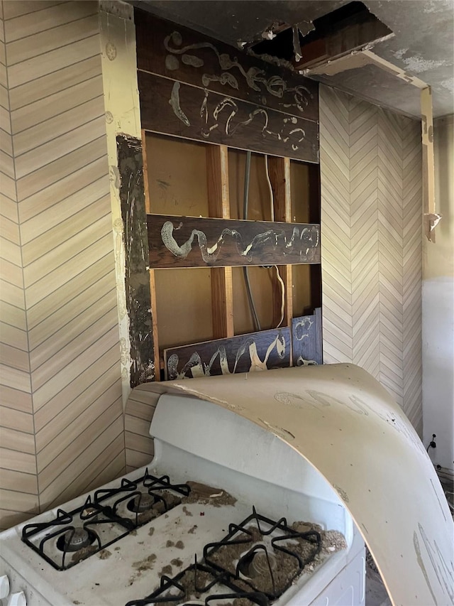 601 N Newsom St, Mineola, TX 75773 - kitchen view of gas range gas stove