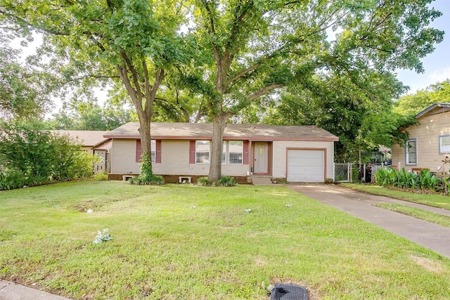 515 Euclid St, Cleburne, TX 76033 - ranch-style house with an attached garage, driveway, and a front lawn