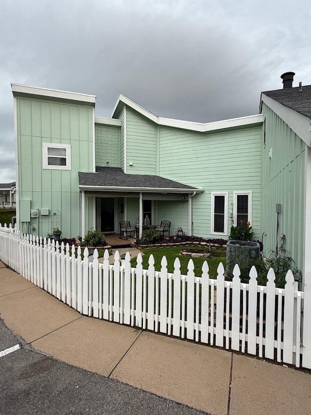 628 Harbor Cir, Azle, TX 76020 - view of front facade with a fenced front yard and board and batten siding
