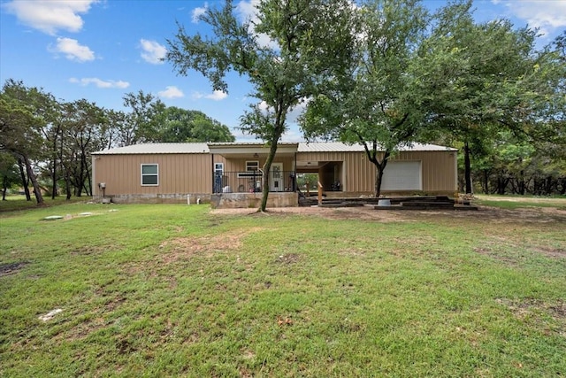 114 Deer Run, Moody, TX 76557 - back of property featuring a lawn and a detached garage