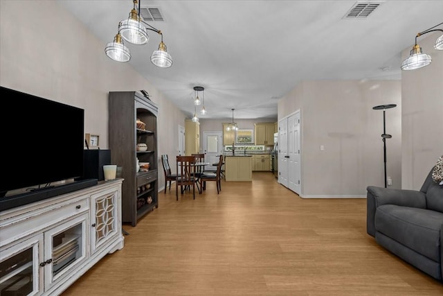 114 Deer Run, Moody, TX 76557 - living room featuring light wood-type flooring and baseboards