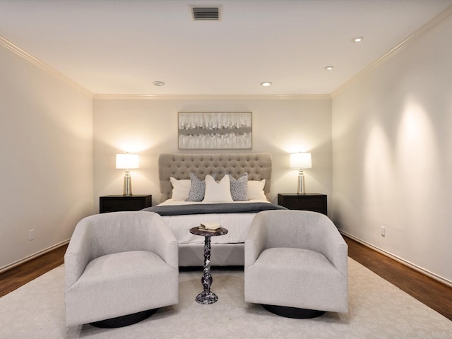 7 Duncannon Ct, Dallas, TX 75225 - bedroom featuring wood finished floors, crown molding, recessed lighting, and baseboards