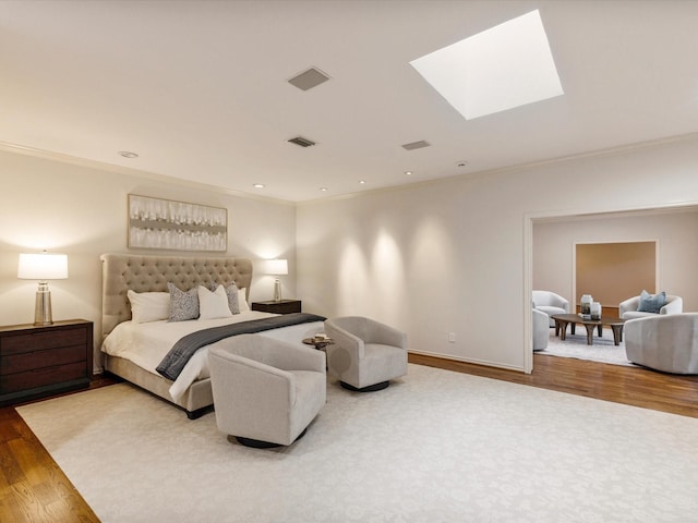 7 Duncannon Ct, Dallas, TX 75225 - bedroom featuring wood finished floors, crown molding, a skylight, and baseboards