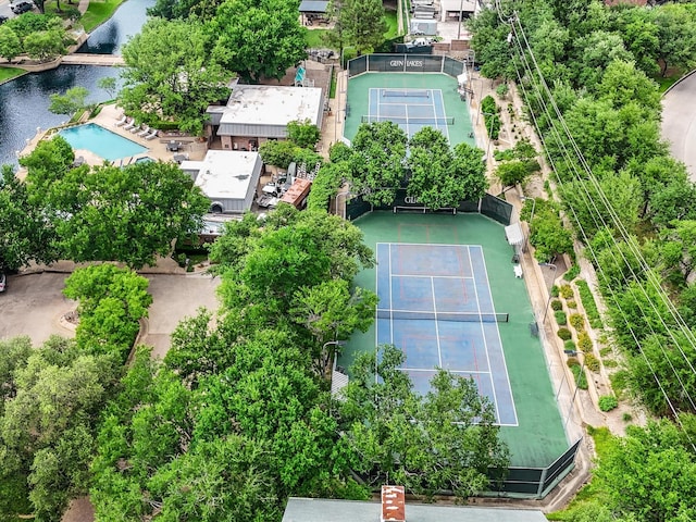 7 Duncannon Ct, Dallas, TX 75225 - aerial view of a pool and a large body of water