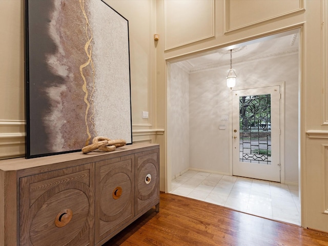 7 Duncannon Ct, Dallas, TX 75225 - entryway featuring crown molding and light wood-type flooring