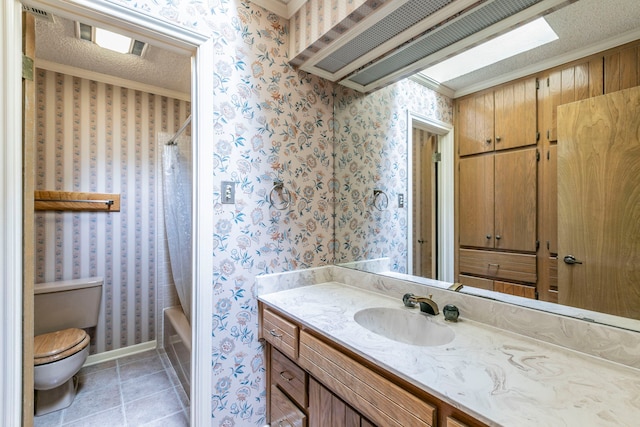1604 Oak Hollow Dr, Woodway, TX 76712 - full bathroom with wallpapered walls, crown molding, toilet, vanity, and shower / bath combination with curtain
